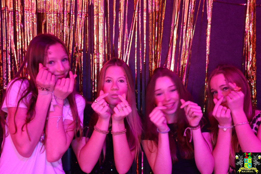 ../Images/Jeugd Opwarmbal Photobooth 295.jpg